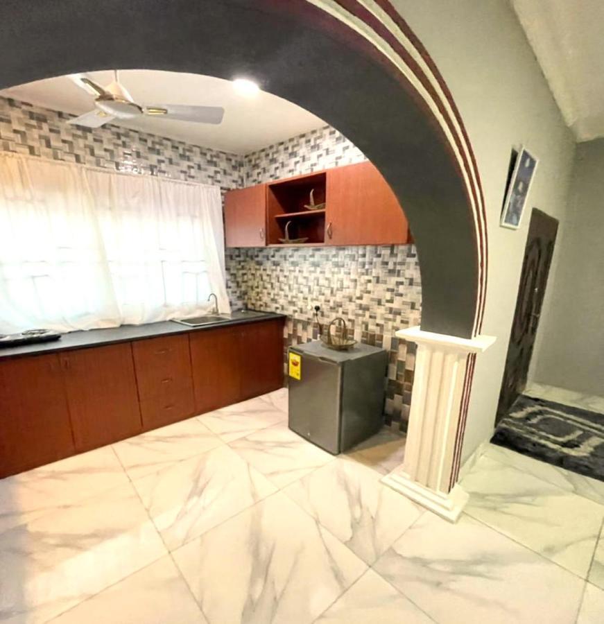 דירות אקרה Detouz Lodging מראה חיצוני תמונה