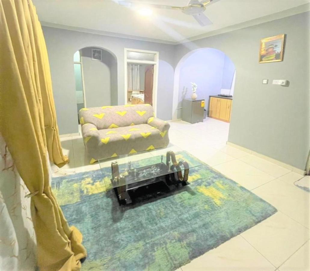 דירות אקרה Detouz Lodging מראה חיצוני תמונה